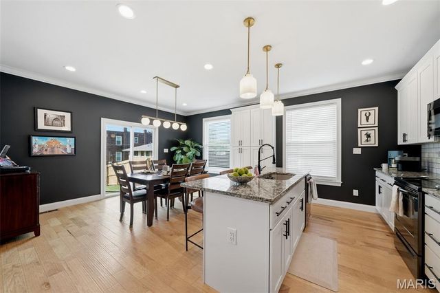 6980 Tholozan Avenue, St Louis, MO 63109