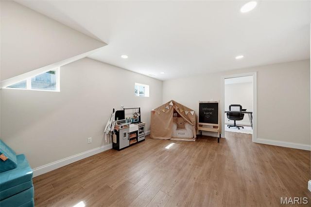 6980 Tholozan Avenue, St Louis, MO 63109