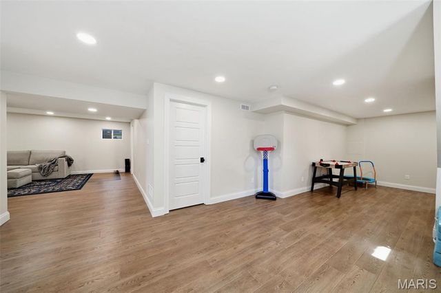 6980 Tholozan Avenue, St Louis, MO 63109