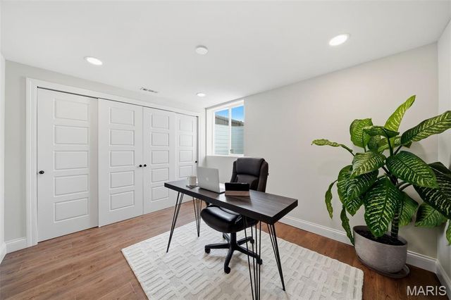 6980 Tholozan Avenue, St Louis, MO 63109