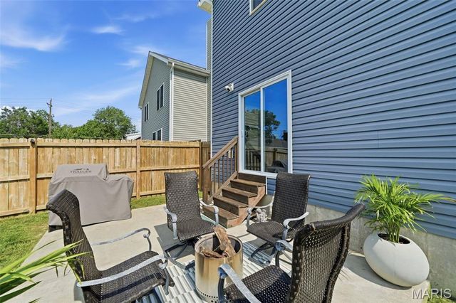 6980 Tholozan Avenue, St Louis, MO 63109