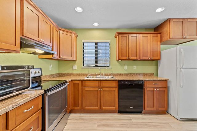 613 Hillstock Ct, Patterson, CA 95363