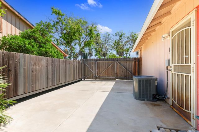 613 Hillstock Ct, Patterson, CA 95363