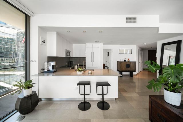 68 SE 6th St 1201, Miami, FL 33131