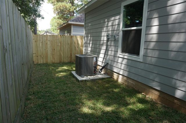 10088 Calandar, Willis, TX 77318