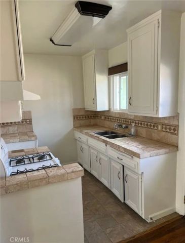 2544 N Buena Vista Street, Burbank, CA 91504