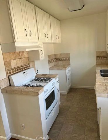 2544 N Buena Vista Street, Burbank, CA 91504