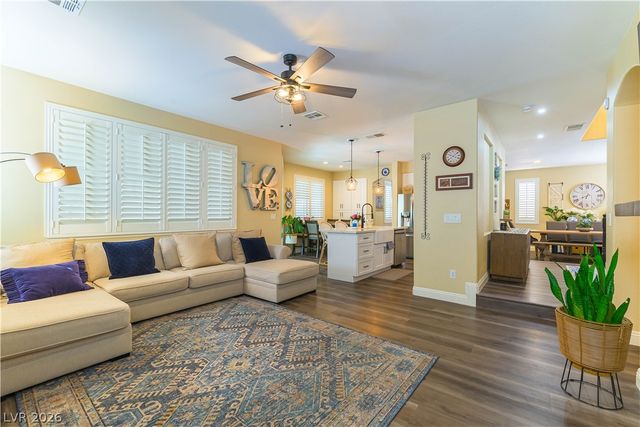 10105 Snow Crest Place, Las Vegas, NV 89134