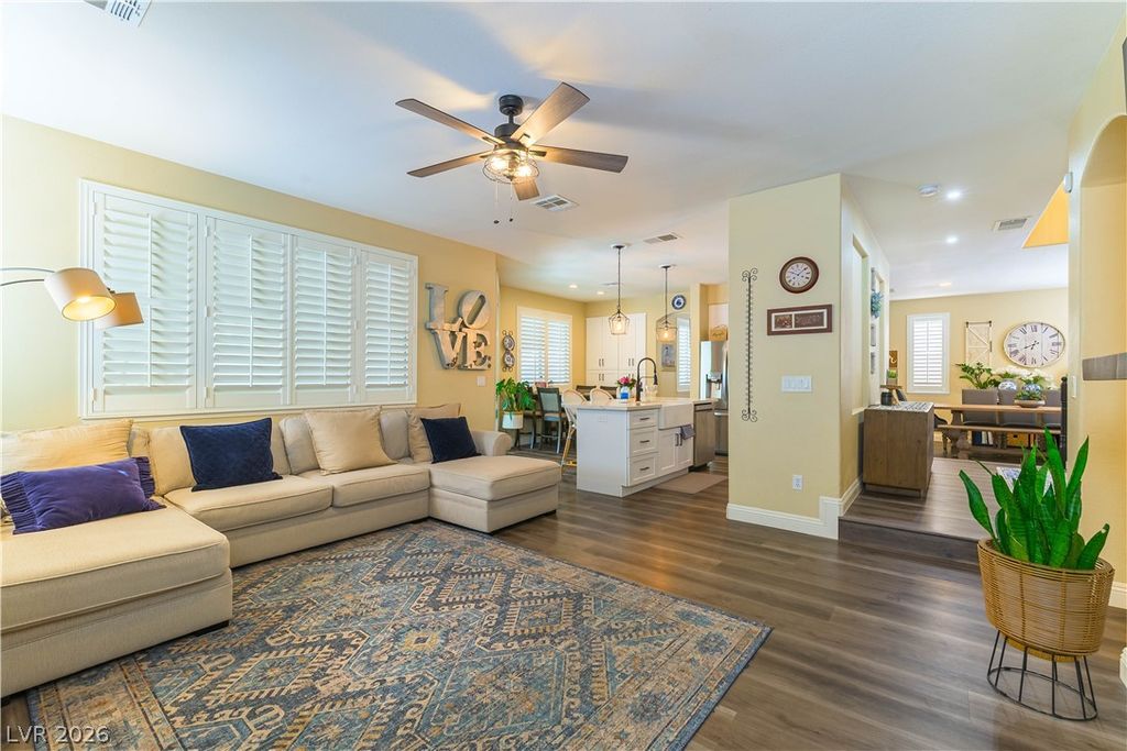 Image 7 of property listing at 10105 Snow Crest Place, Las Vegas, NV 89134