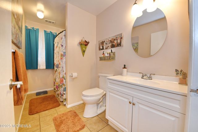 60 N Main Street N, Farmingdale, NJ 07727