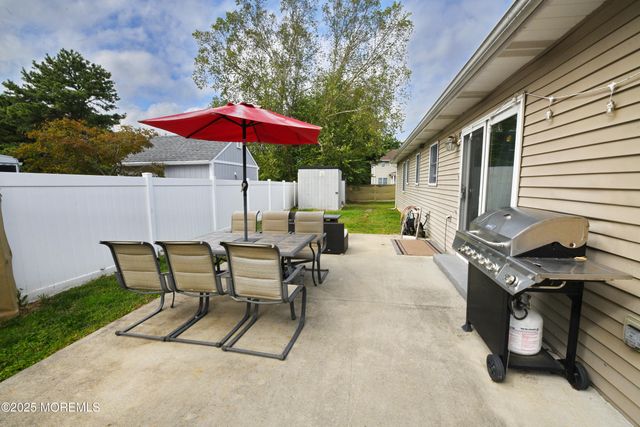 60 N Main Street N, Farmingdale, NJ 07727