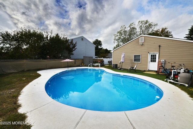 60 N Main Street N, Farmingdale, NJ 07727