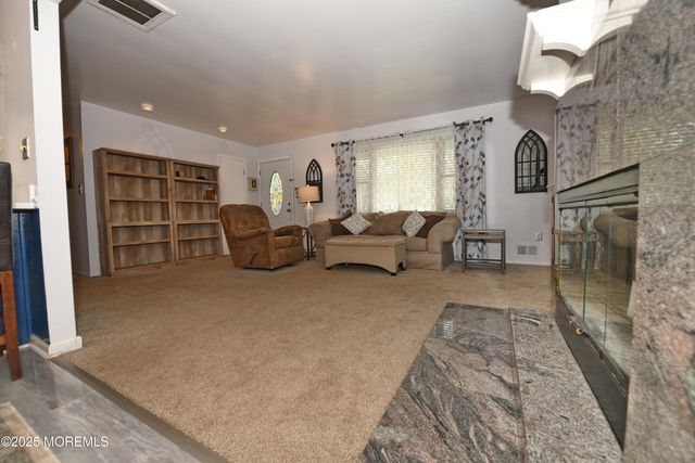 60 N Main Street N, Farmingdale, NJ 07727