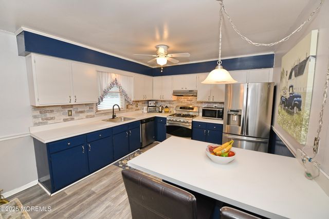 60 N Main Street N, Farmingdale, NJ 07727