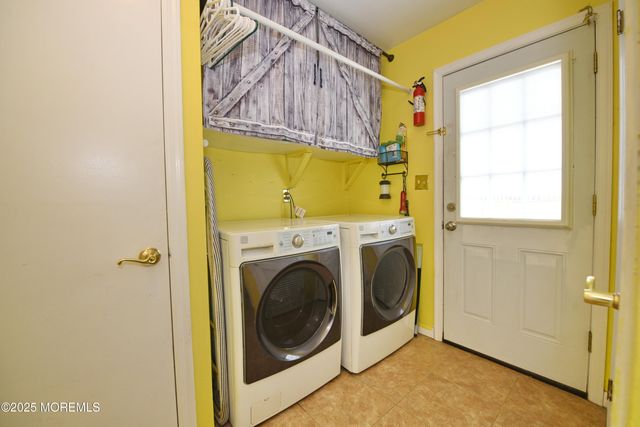 60 N Main Street N, Farmingdale, NJ 07727