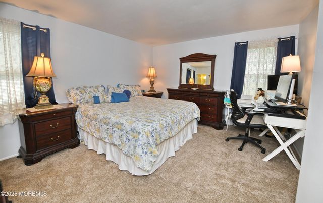 60 N Main Street N, Farmingdale, NJ 07727