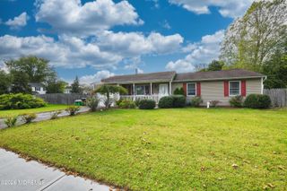 60 N Main Street N, Farmingdale, NJ 07727