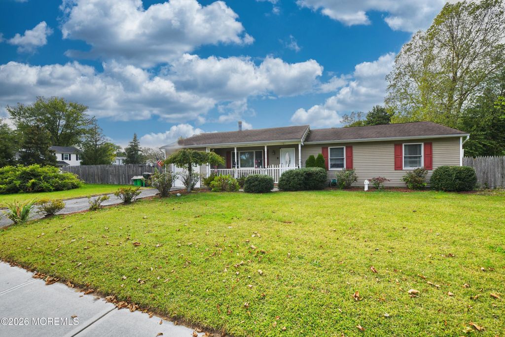 60 N Main Street N, Farmingdale, NJ 07727