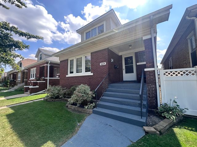 5839 W Eastwood Avenue, Chicago, IL 60630