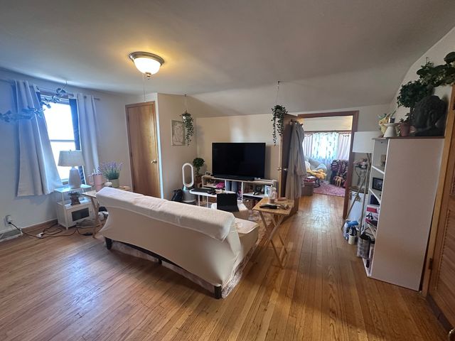 5839 W Eastwood Avenue, Chicago, IL 60630