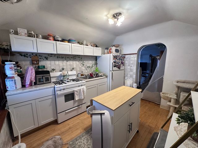 5839 W Eastwood Avenue, Chicago, IL 60630