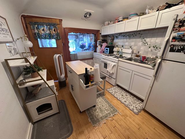 5839 W Eastwood Avenue, Chicago, IL 60630