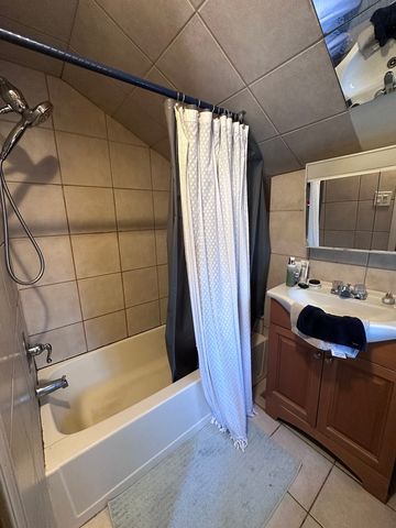 5839 W Eastwood Avenue, Chicago, IL 60630