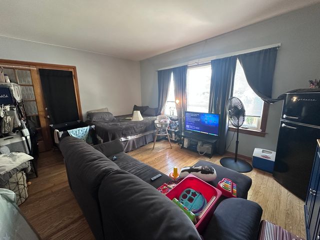 5839 W Eastwood Avenue, Chicago, IL 60630