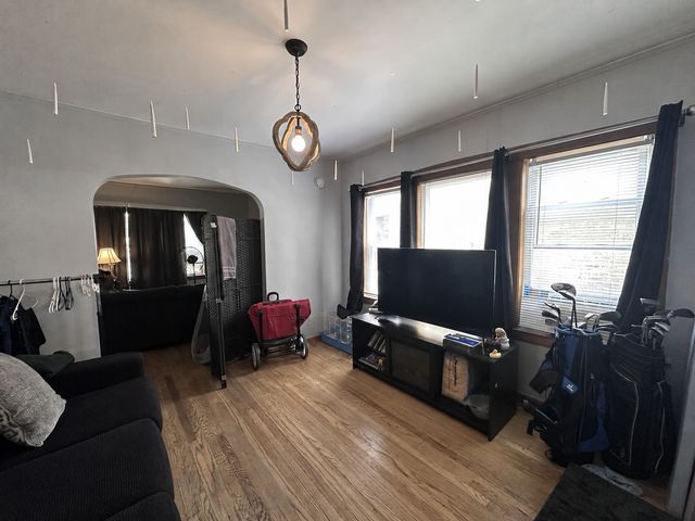 5839 W Eastwood Avenue, Chicago, IL 60630