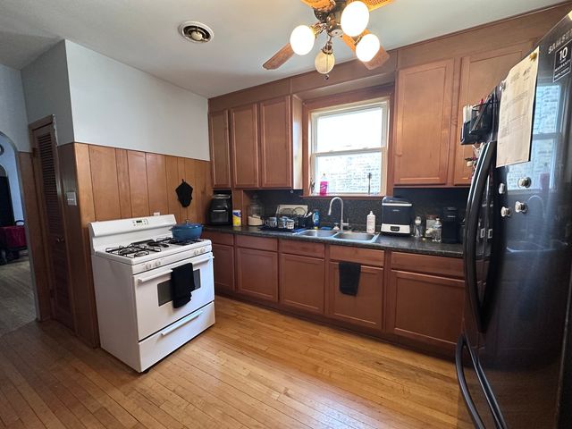 5839 W Eastwood Avenue, Chicago, IL 60630