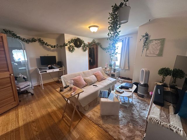 5839 W Eastwood Avenue, Chicago, IL 60630