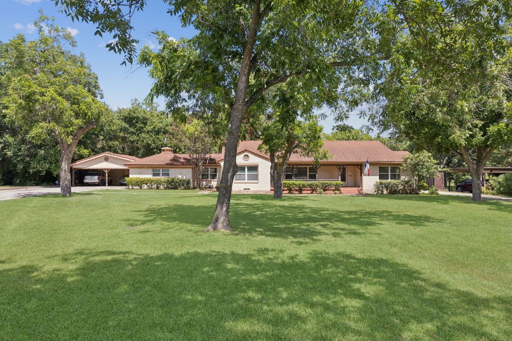 1516 N Buckner Boulevard, Dallas, TX 75218