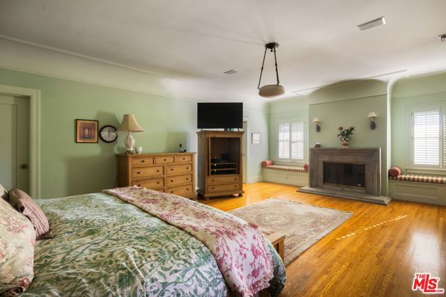 309 S Plymouth Boulevard, Los Angeles, CA 90020