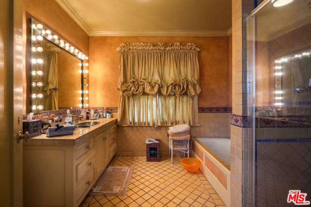 309 S Plymouth Boulevard, Los Angeles, CA 90020