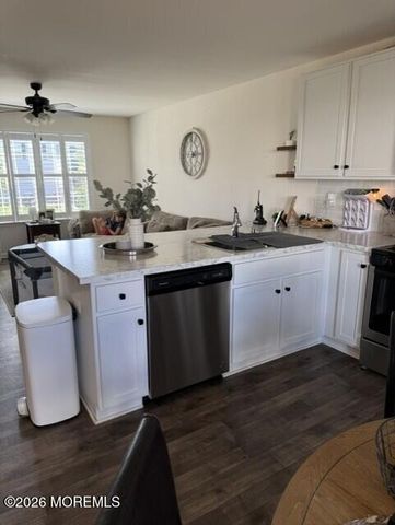 17 Fullrigger Avenue, Barnegat, NJ 08005