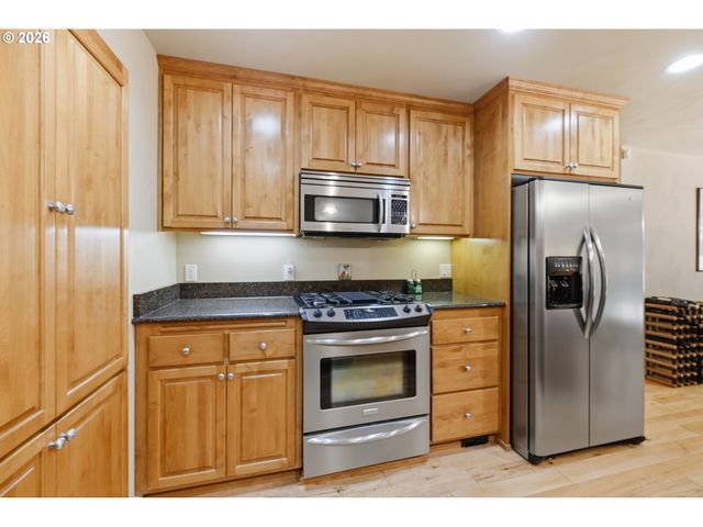 435 MOUNTAINGATE Dr, Springfield, OR 97478