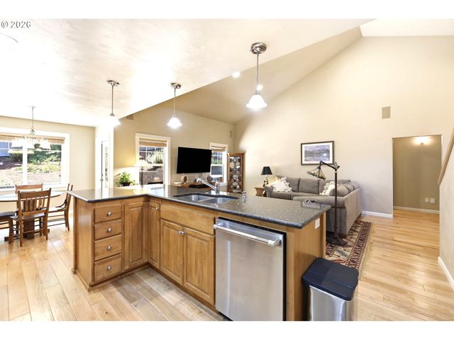 435 MOUNTAINGATE Dr, Springfield, OR 97478