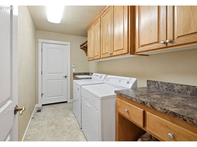 435 MOUNTAINGATE Dr, Springfield, OR 97478