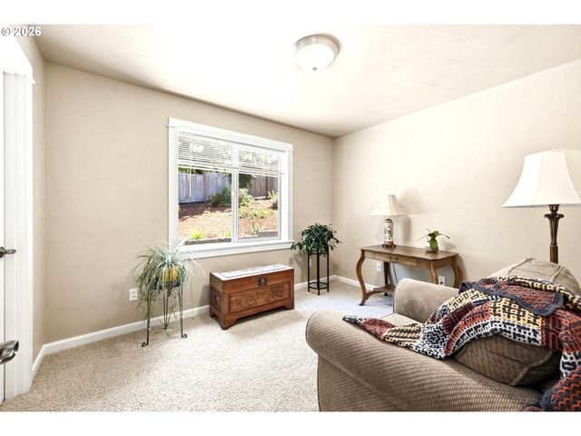 435 MOUNTAINGATE Dr, Springfield, OR 97478