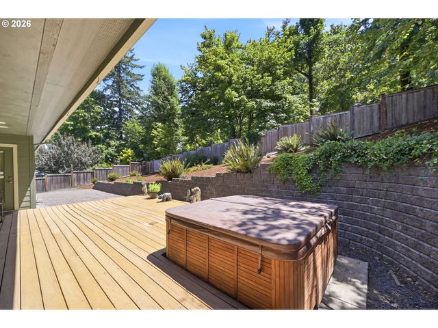 435 MOUNTAINGATE Dr, Springfield, OR 97478