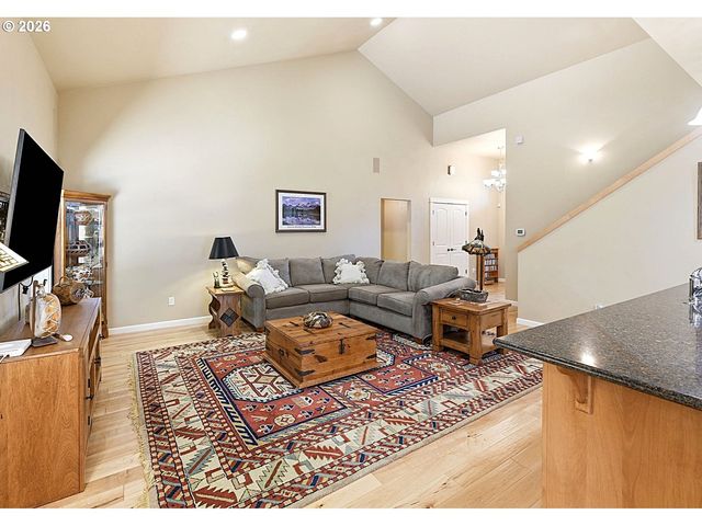 435 MOUNTAINGATE Dr, Springfield, OR 97478