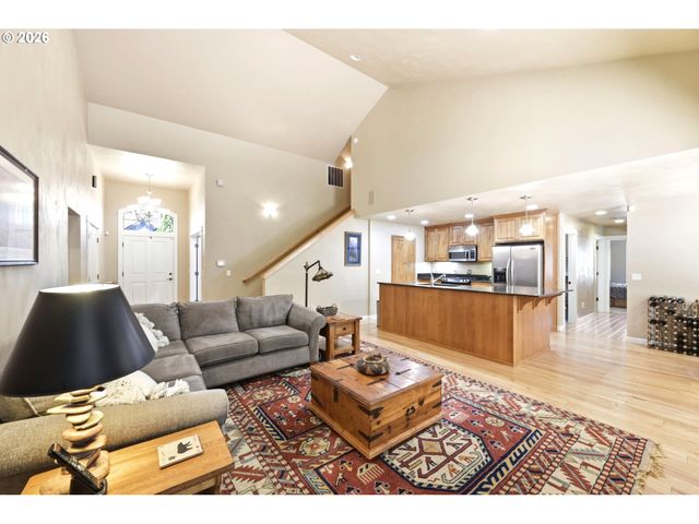 435 MOUNTAINGATE Dr, Springfield, OR 97478