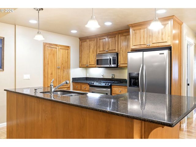 435 MOUNTAINGATE Dr, Springfield, OR 97478