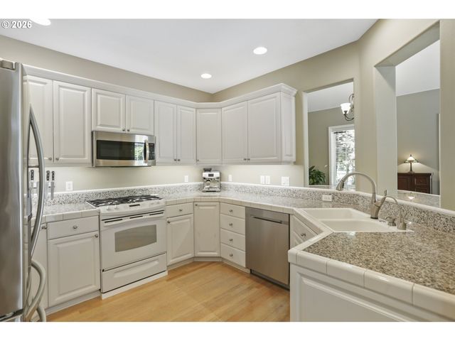 1246 Ne PARKS EDGE Cir, Hillsboro, OR 97124
