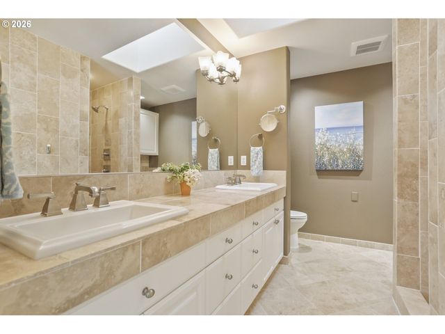 1246 Ne PARKS EDGE Cir, Hillsboro, OR 97124