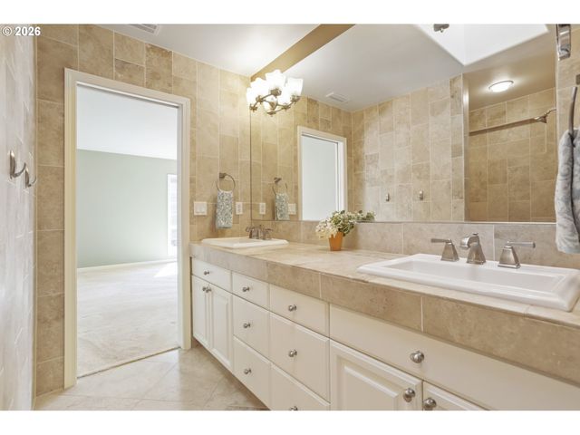 1246 Ne PARKS EDGE Cir, Hillsboro, OR 97124