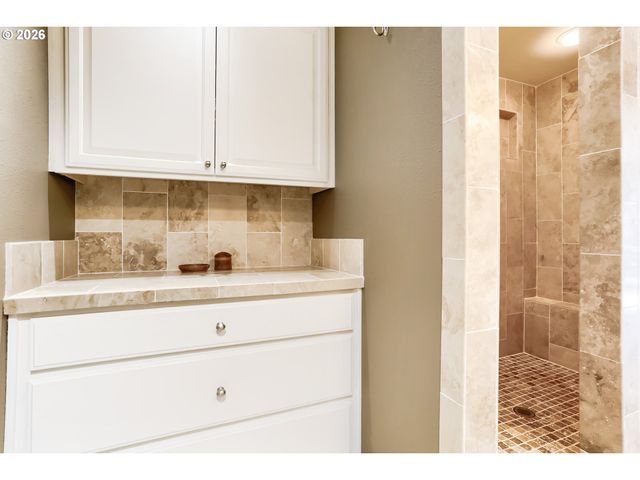 1246 Ne PARKS EDGE Cir, Hillsboro, OR 97124