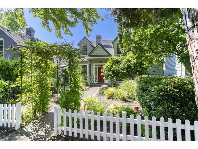 1246 Ne PARKS EDGE Cir, Hillsboro, OR 97124