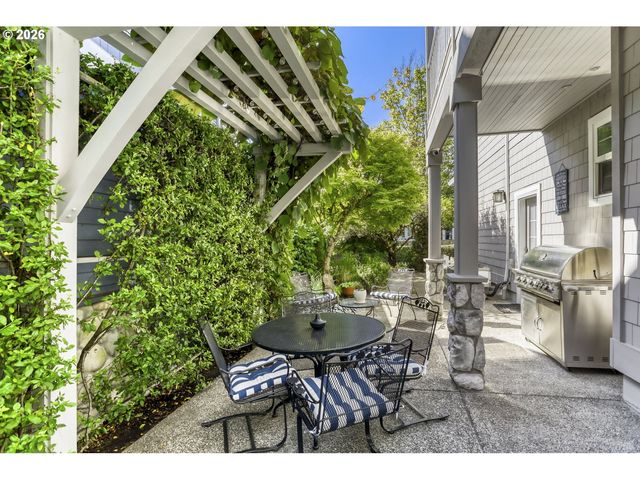 1246 Ne PARKS EDGE Cir, Hillsboro, OR 97124