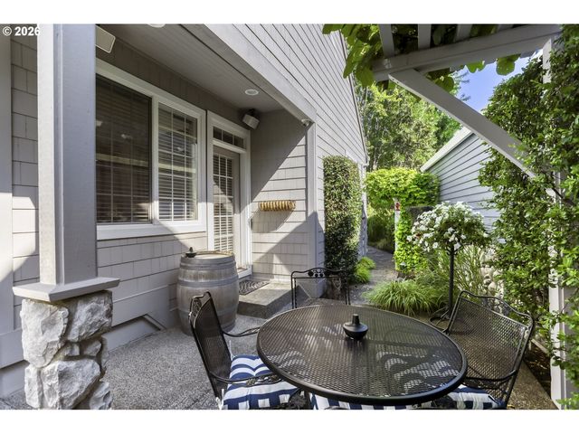 1246 Ne PARKS EDGE Cir, Hillsboro, OR 97124